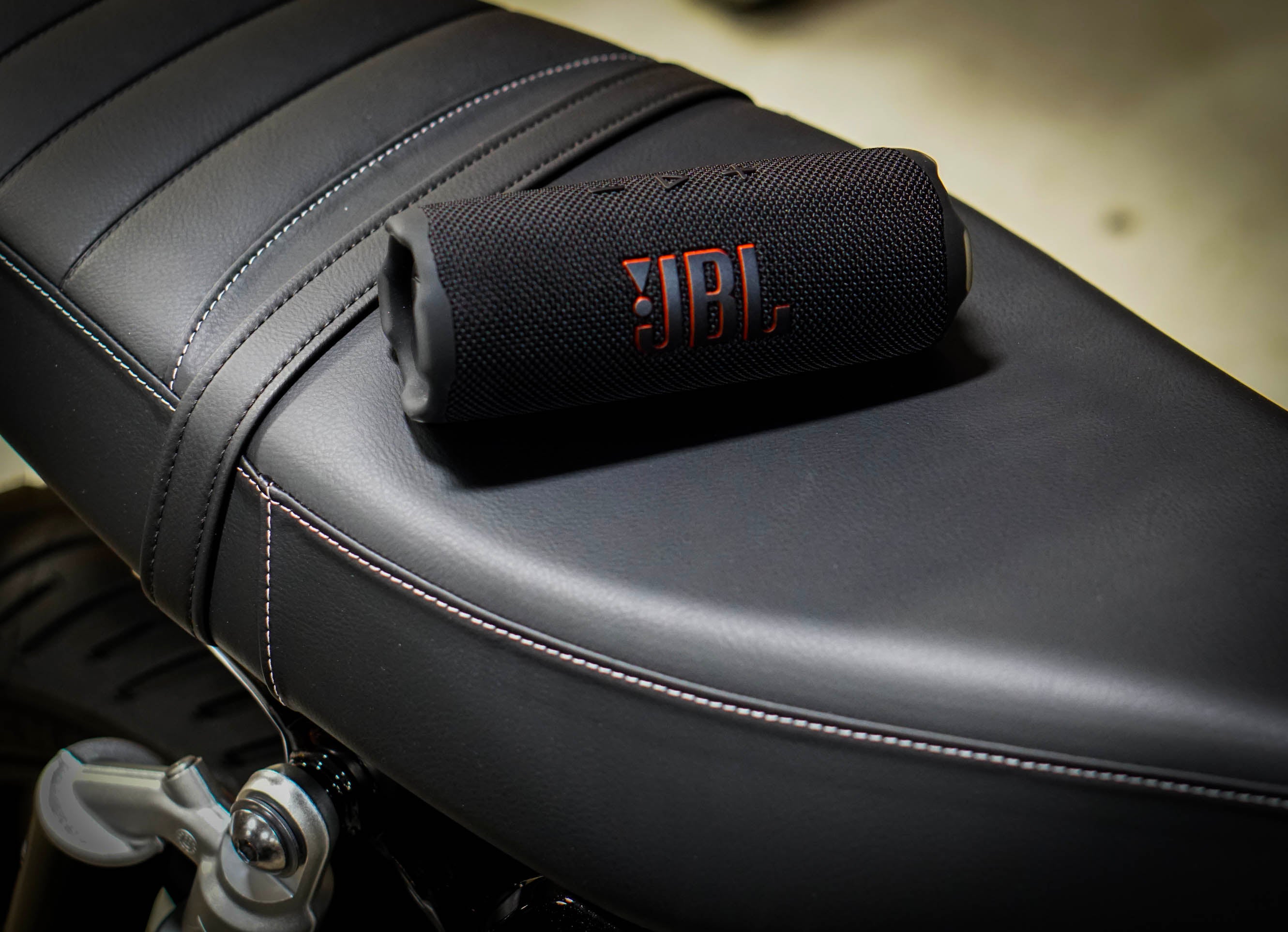 JBL Flip 7 | Black | Portable waterproof and drop-proof speaker