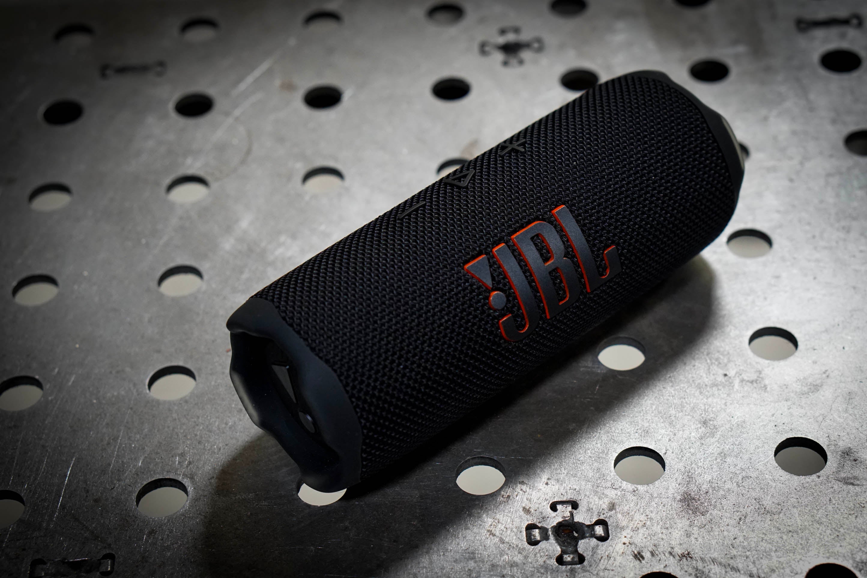 JBL Flip 7 | Black | Portable waterproof and drop-proof speaker