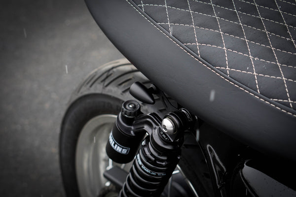 Fender Eliminator + Side Axle Mount License Plate Complete Kit – Triumph T100 / T120 / Street Cup / Street Twin /  Street Scrambler - Brogue Moto