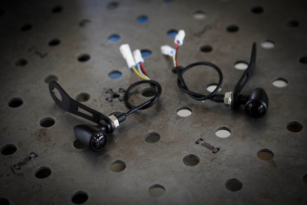 Fender Eliminator + Side Axle Mount License Plate Complete Kit – Triumph T100 / T120 / Street Cup / Street Twin /  Street Scrambler - Brogue Moto