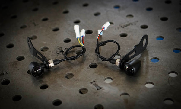 Fender Eliminator + Side Axle Mount License Plate Complete Kit – Triumph T100 / T120 / Street Cup / Street Twin /  Street Scrambler - Brogue Moto