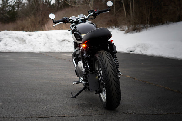 Fender Eliminator + Side Axle Mount License Plate Complete Kit – Triumph T100 / T120 / Street Cup / Street Twin /  Street Scrambler - Brogue Moto