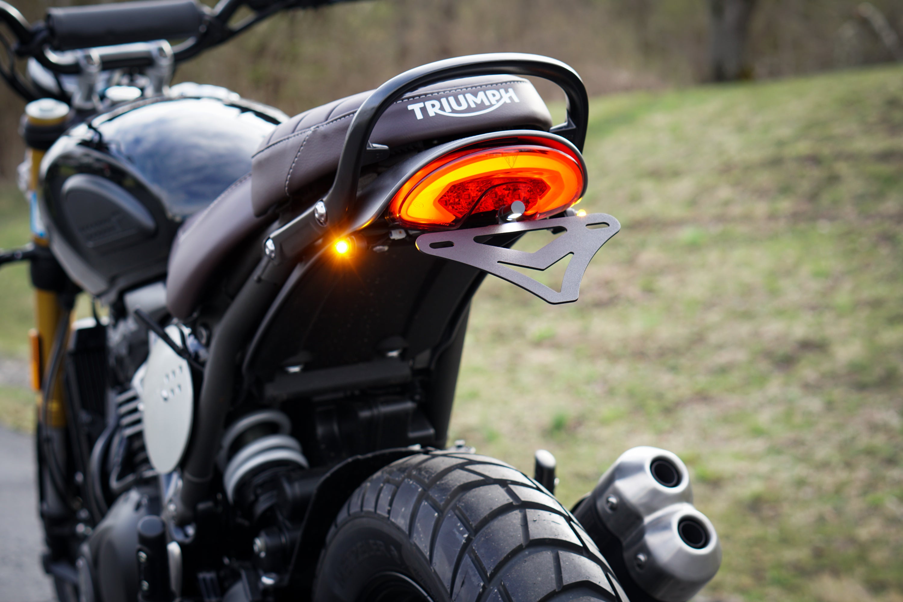 TRIUMPH scrambler400x用　純正リアウィンカー右左 スクランブラー900 リアウインカー 左右 2700528 トライアンフ(TRIUMPH