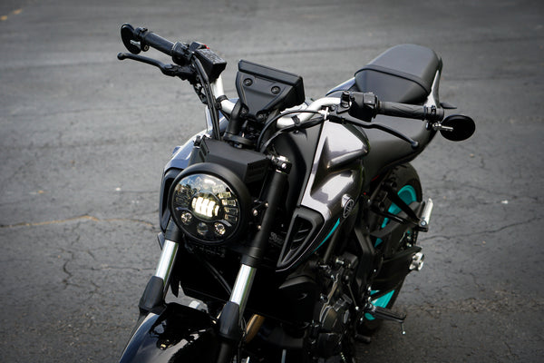 Yamaha MT-07 with Shallow Bucket 7" JW Speaker LED Headlight Kit