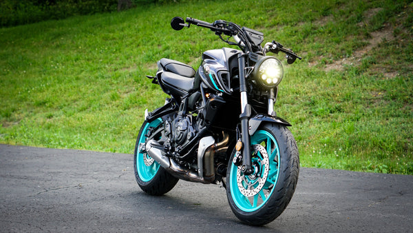 Yamaha MT-07 with Shallow Bucket 7" JW Speaker LED Headlight Kit