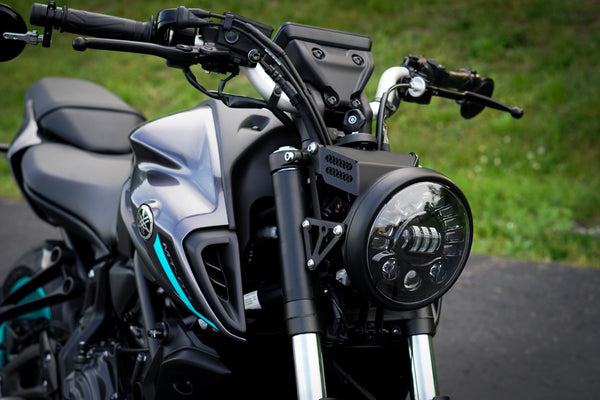 Yamaha MT-07 with Shallow Bucket 7" JW Speaker LED Headlight Kit