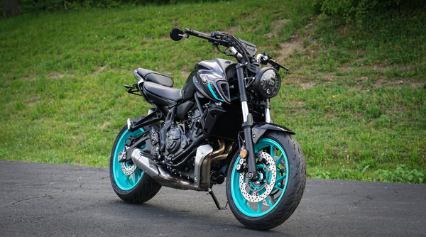 Yamaha MT-07 with Shallow Bucket 7" JW Speaker LED Headlight Kit
